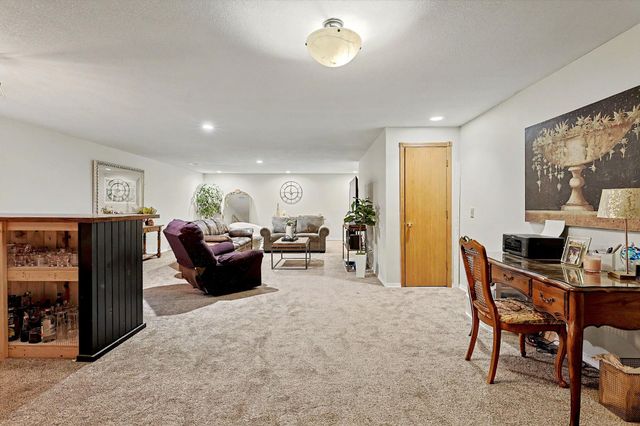 9614 W Chartwell St, Wichita, KS 67205