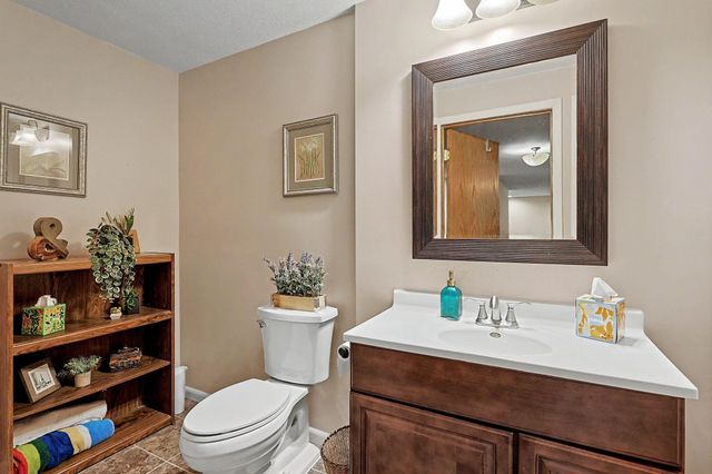 9614 W Chartwell St, Wichita, KS 67205