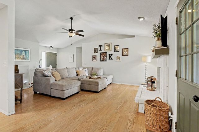 9614 W Chartwell St, Wichita, KS 67205