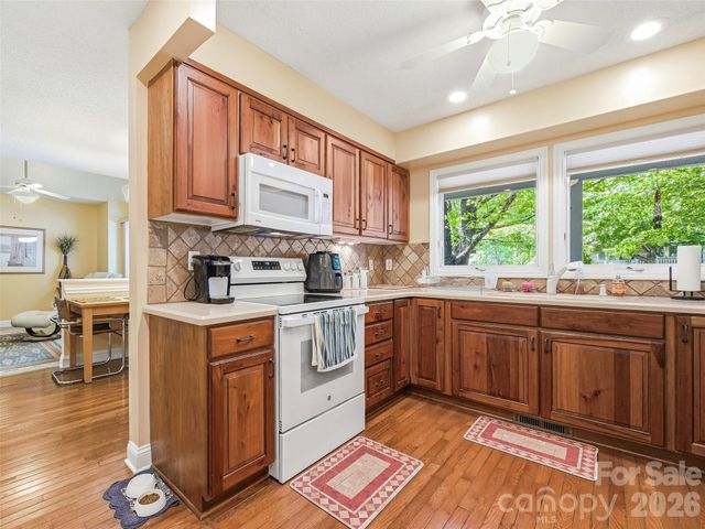 119 Carriage Walk Lane, Hendersonville, NC 28791