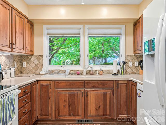 119 Carriage Walk Lane, Hendersonville, NC 28791