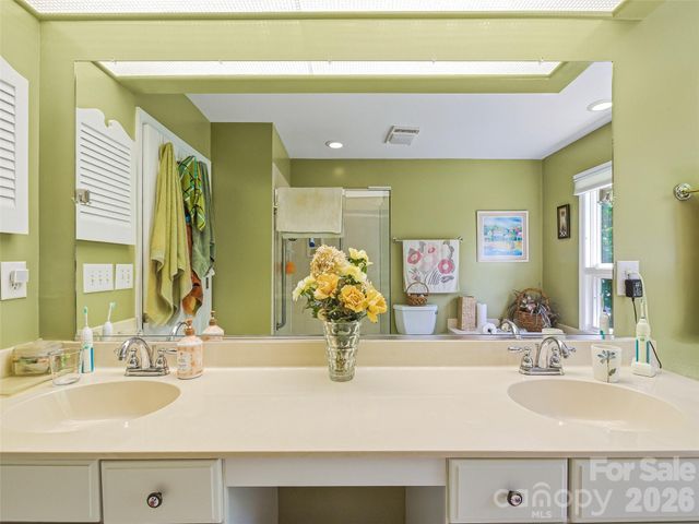 119 Carriage Walk Lane, Hendersonville, NC 28791