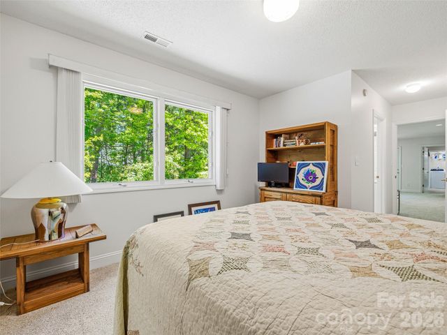 119 Carriage Walk Lane, Hendersonville, NC 28791