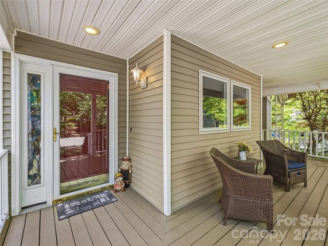 119 Carriage Walk Lane, Hendersonville, NC 28791