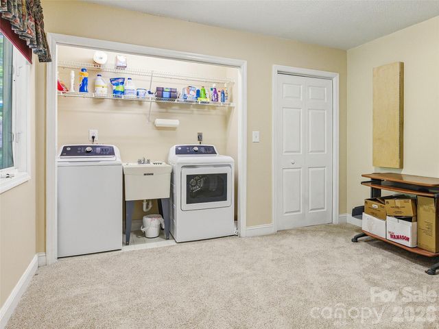 119 Carriage Walk Lane, Hendersonville, NC 28791