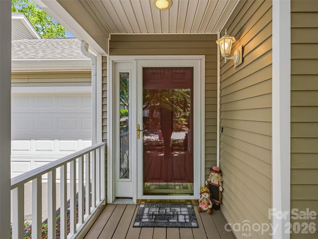 119 Carriage Walk Lane, Hendersonville, NC 28791