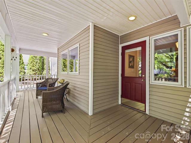 119 Carriage Walk Lane, Hendersonville, NC 28791