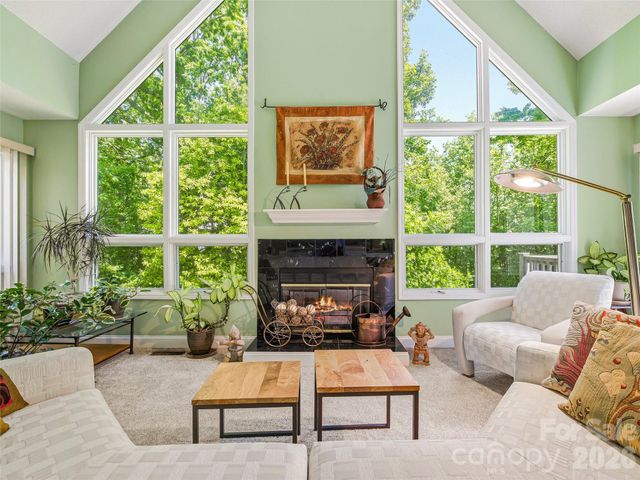 119 Carriage Walk Lane, Hendersonville, NC 28791