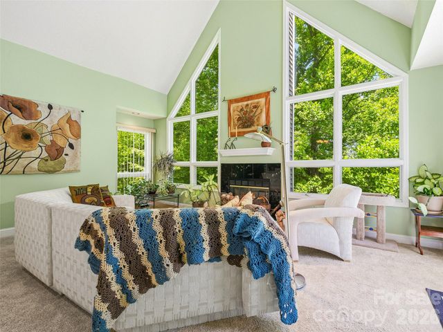 119 Carriage Walk Lane, Hendersonville, NC 28791
