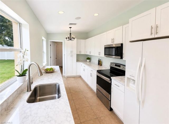 416 Candlewick CIR S, Lehigh Acres, FL 33936
