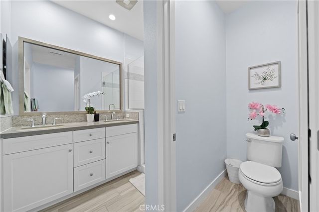 3810 W Kent Avenue 4, Santa Ana, CA 92704
