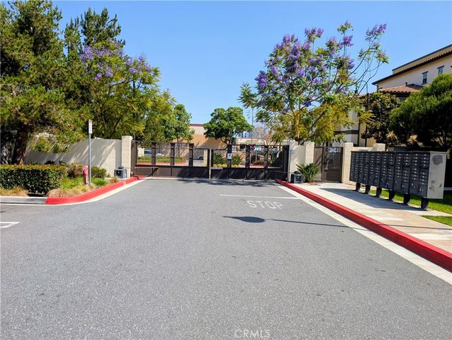 3810 W Kent Avenue 4, Santa Ana, CA 92704