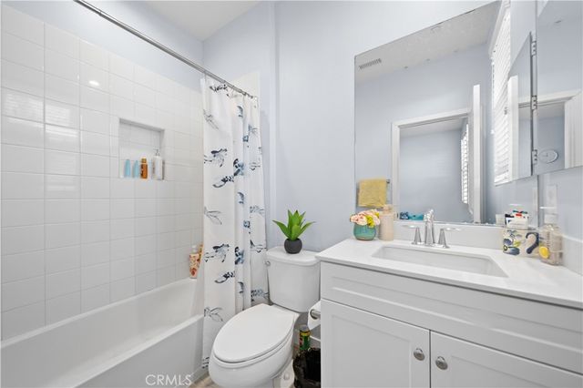 3810 W Kent Avenue 4, Santa Ana, CA 92704