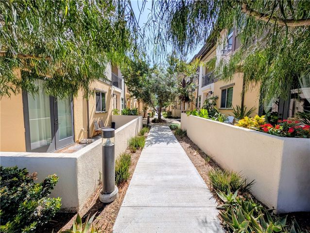 3810 W Kent Avenue 4, Santa Ana, CA 92704
