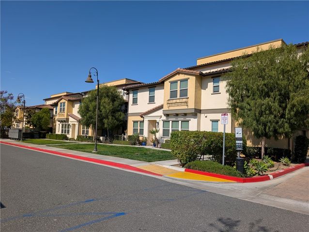 3810 W Kent Avenue 4, Santa Ana, CA 92704