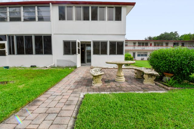 264 Northampton N, West Palm Beach, FL 33417