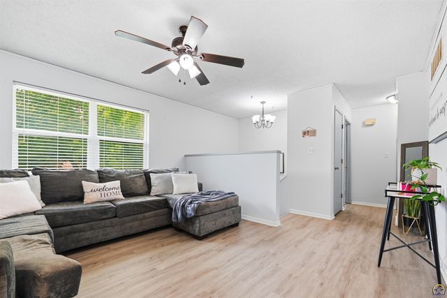 4200 SW 33rd TER, Topeka, KS 66614