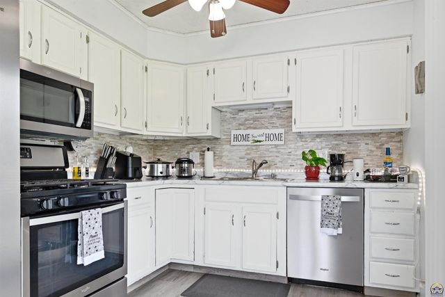 4200 SW 33rd TER, Topeka, KS 66614