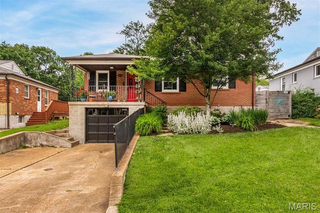1524 N Berry Road, Rock Hill, MO 63119