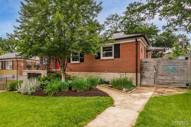 1524 N Berry Road, Rock Hill, MO 63119