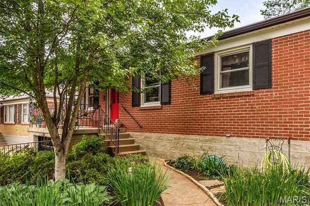 1524 N Berry Road, Rock Hill, MO 63119