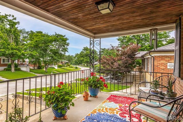 1524 N Berry Road, Rock Hill, MO 63119