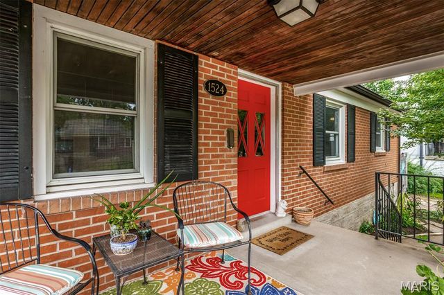 1524 N Berry Road, Rock Hill, MO 63119