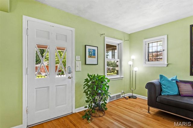 1524 N Berry Road, Rock Hill, MO 63119