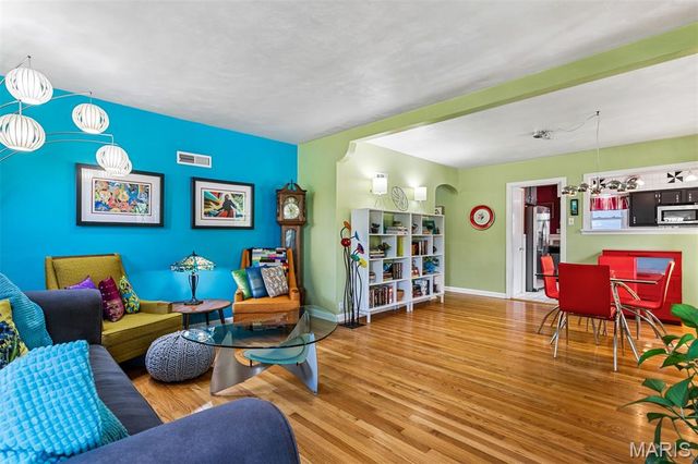 1524 N Berry Road, Rock Hill, MO 63119