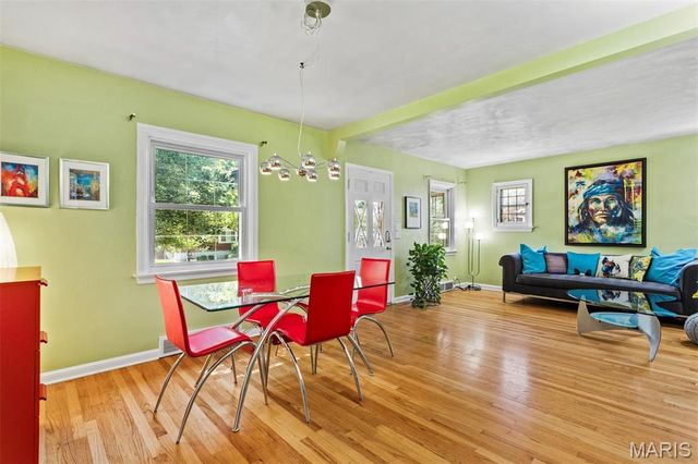 1524 N Berry Road, Rock Hill, MO 63119
