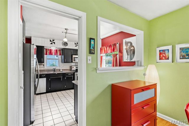 1524 N Berry Road, Rock Hill, MO 63119