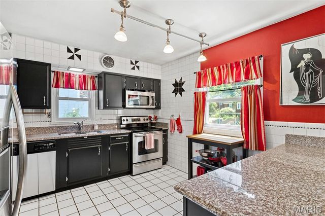 1524 N Berry Road, Rock Hill, MO 63119