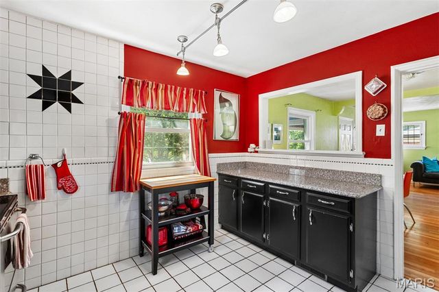 1524 N Berry Road, Rock Hill, MO 63119