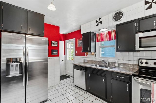 1524 N Berry Road, Rock Hill, MO 63119