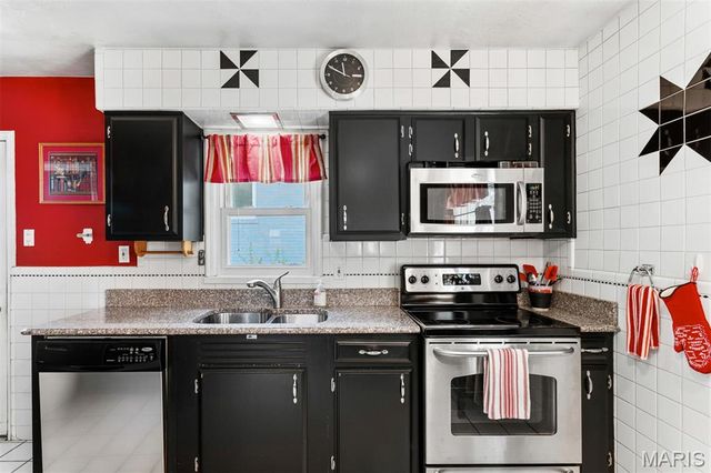 1524 N Berry Road, Rock Hill, MO 63119
