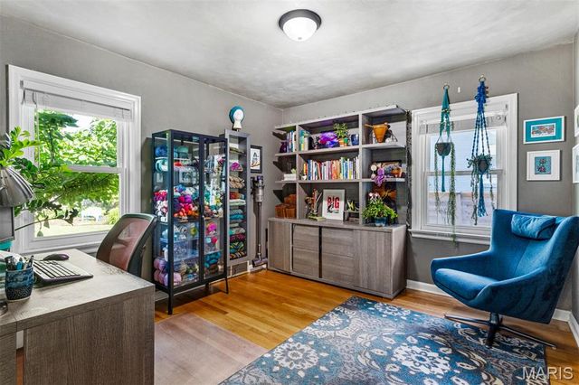 1524 N Berry Road, Rock Hill, MO 63119