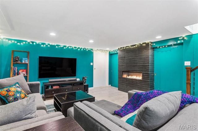 1524 N Berry Road, Rock Hill, MO 63119