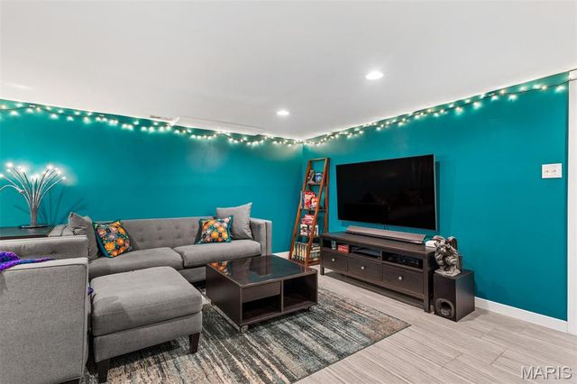 1524 N Berry Road, Rock Hill, MO 63119