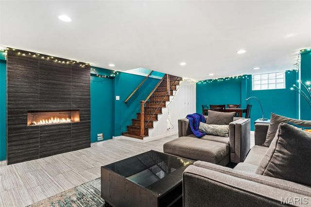 1524 N Berry Road, Rock Hill, MO 63119