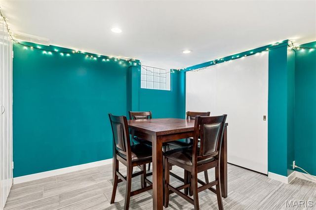 1524 N Berry Road, Rock Hill, MO 63119