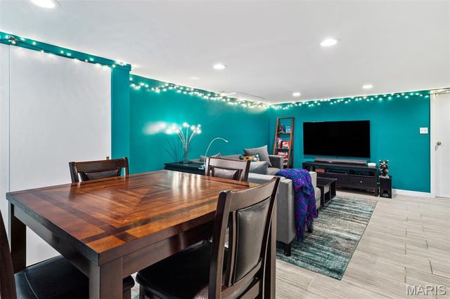 1524 N Berry Road, Rock Hill, MO 63119