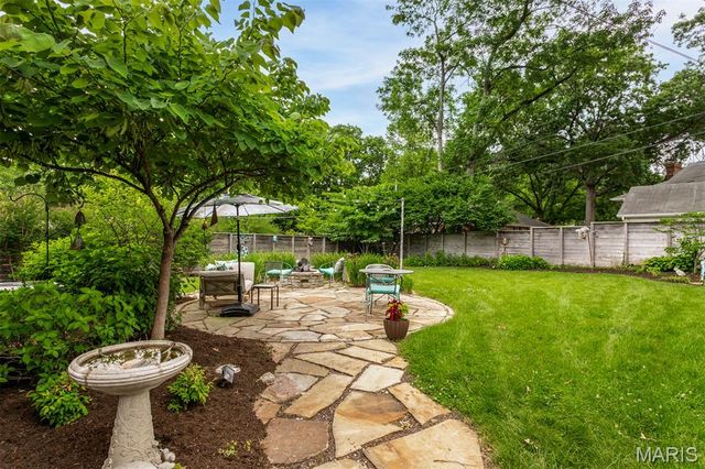 1524 N Berry Road, Rock Hill, MO 63119