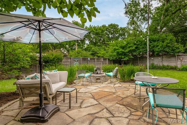 1524 N Berry Road, Rock Hill, MO 63119