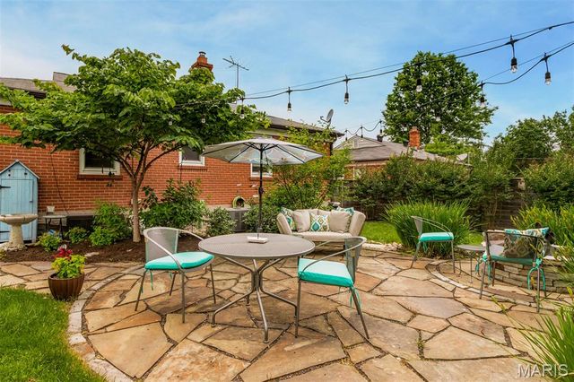 1524 N Berry Road, Rock Hill, MO 63119