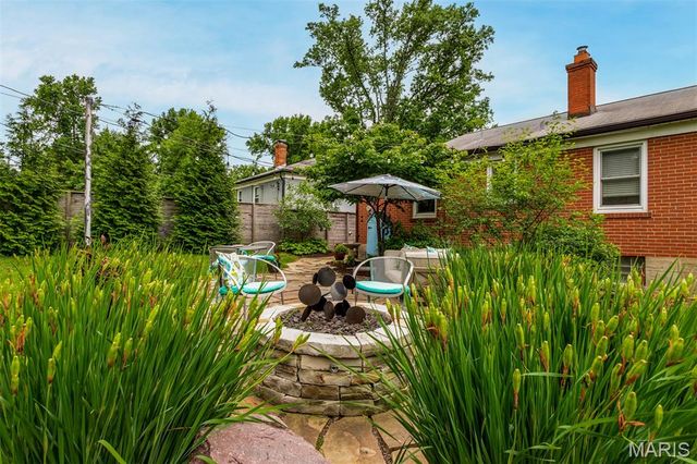 1524 N Berry Road, Rock Hill, MO 63119