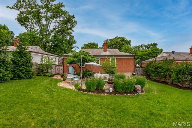 1524 N Berry Road, Rock Hill, MO 63119