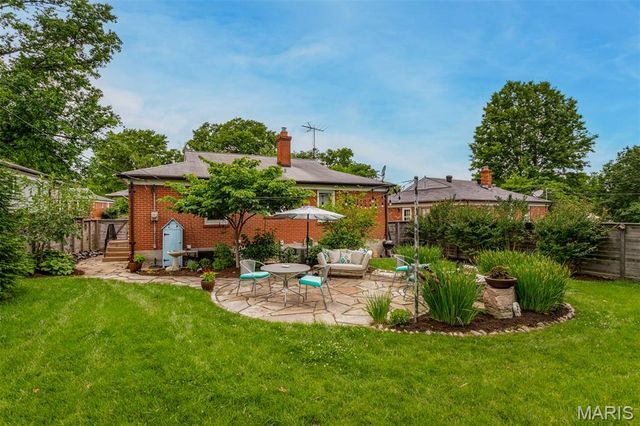 1524 N Berry Road, Rock Hill, MO 63119