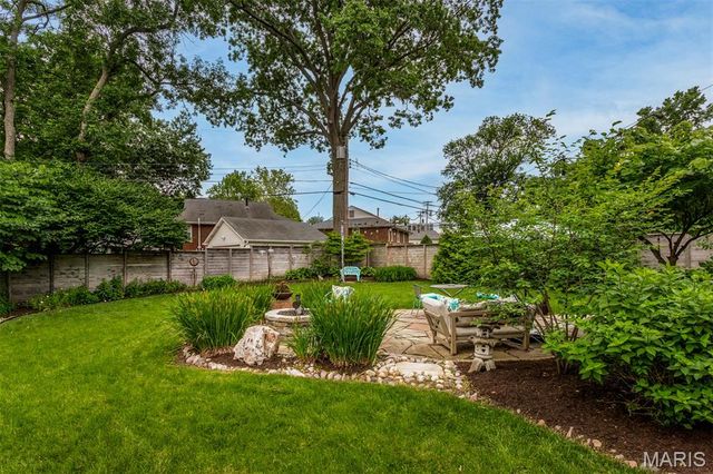1524 N Berry Road, Rock Hill, MO 63119
