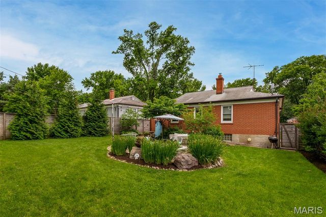 1524 N Berry Road, Rock Hill, MO 63119