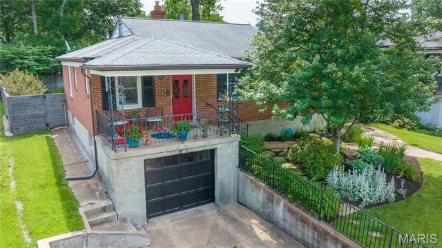 1524 N Berry Road, Rock Hill, MO 63119